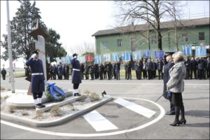 Deposizione corona in onore dei caduti dellAeronautica Militare