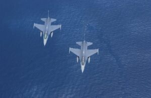 Due-F16-in-volo