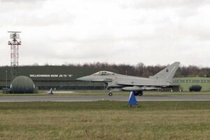 EF-2000-di-Grosseto-su-uno-dei-raccordi-della-base-aerea-di-Laage