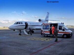 ambulanza e aereo Falcon50