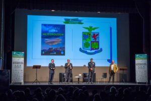 Aeronautica Militare presentazione dell'Atlante della Meteorologia e del Clima Gen. Francesco Vestito Sergio Pisani Gen. Luca Baione Editore Libro Dialogo Intorno alla Meteorologia con Dante Conferenza Spettacolo Teatro Zandonai 7 Festival della Meteorologia di Rovereto 2021 (foto Daniele Panato/CommFabriK)