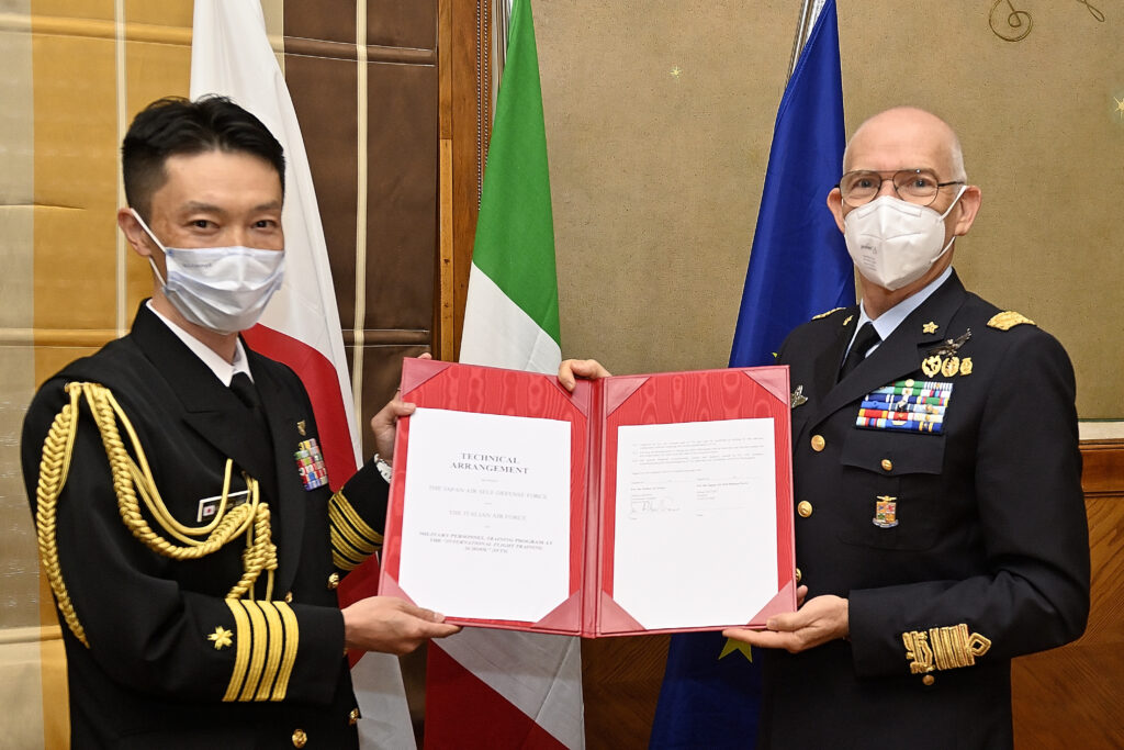Firma-accordo-Italia-Giappone