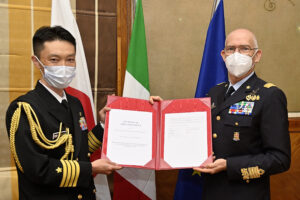 Firma-accordo-Italia-Giappone