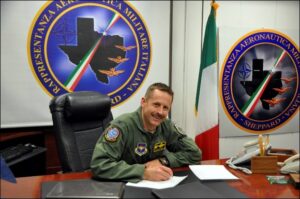 Firma dell Albo d Onore da parte del Col Bareihs