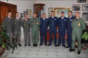 Foto dei brevettandi con il Comandante del 61 Stormo e i 2 SNR
