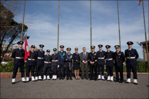 Foto di Gruppo con il Gen1. Ferro il Gen. Crucioli il Col. Borfiga e gli allievi Onfa