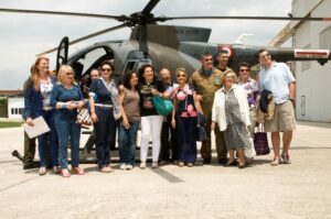 Foto-di-Gruppo-davanti-al-TH-500B