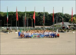 Foto di Gruppo di alcuni partecipanti sul Piazzale delle Bandiere