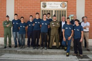 Foto di gruppo allesterno del Gruppo Istruzione Professionale