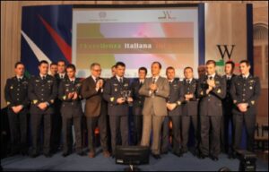 Foto di gruppo con i piloti della PAN e Ministro Frattini e On. Cossiga