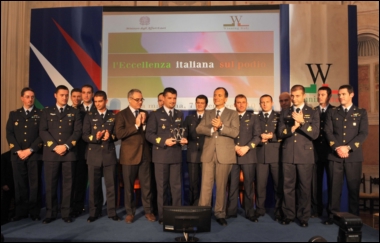 Foto di gruppo con i piloti della PAN e Ministro Frattini e On. Cossiga