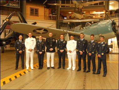 Foto-di-gruppo-con-la-Leadership-Navy