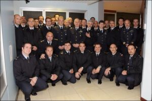 Foto-di-gruppo-dei-frequentatori-in-visita