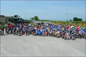 Foto-di-gruppo-del-1-Trofeo-Junior-Bike-4-Gatti