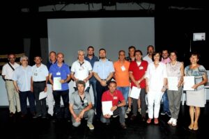 Foto-di-gruppo-dopo-la-consegna-degli-attestati