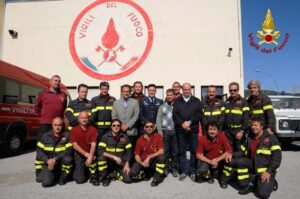 Foto-di-rito-con-la-commissione-esame