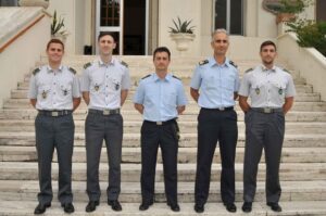 Foto ricordo Ufficiali Allievi del 3 A.A. della GdF frequentatori dellAviation English a Loreto
