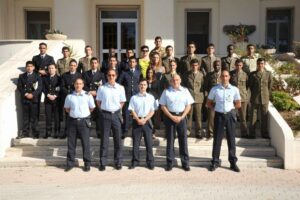 Foto ricordo del Corso ditaliano per miliatri stranieri alla SLEAM Loreto