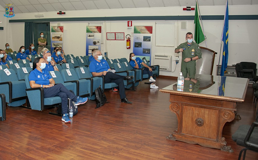 2° STORMO: LA NAZIONALE ITALIANA DI SOFTBALL, NEOCAMPIONE D'EUROPA, VISITA L'AEROPORTO FRIULANO - Aeronautica Militare