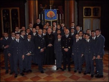 GLI-ALLIEVI-INSIEME-A-S-E-R-MONSIGNOR-TONUCCI