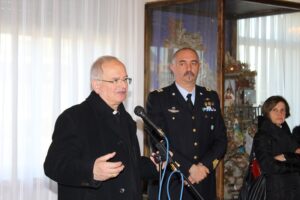 licola_benedizione_vescovo
