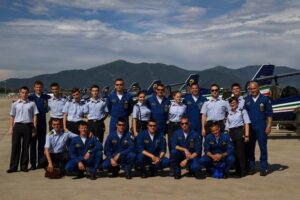 Gli allievi ONFA insieme ai piloti della PAN presso la 46 BA di Pisa