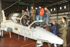 Gli allievi visitano la mostra statica