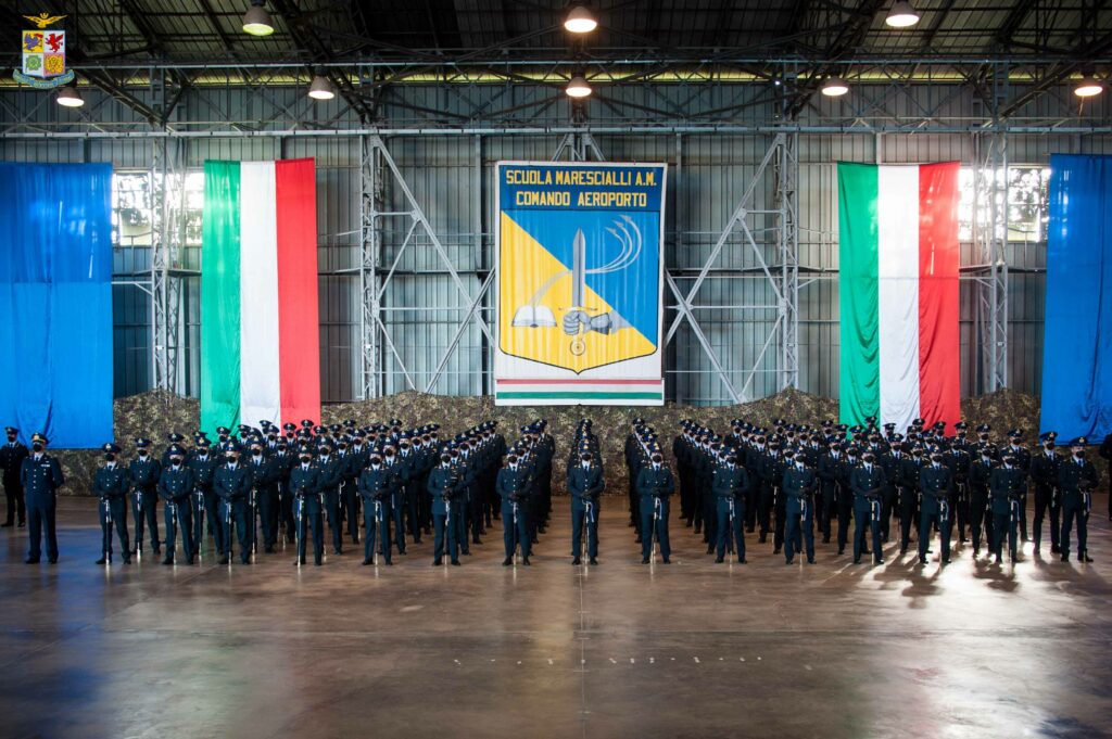 SCUOLA MARESCIALLI: GLI ALLIEVI DEL 22° CORSO NORMALE CHIRON II PROMOSSI MARESCIALLI DI TERZA CLASSE - Aeronautica Militare