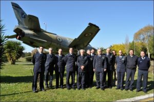 I frequentatori del corso con il Col Loconsole e i membri commissione esame