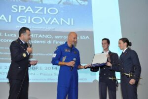 IL MAGG. PILOTA ED ASTRONAUTA LUCA PARMITANO INCONTRA GLI STUDENTI FIORENTINI4