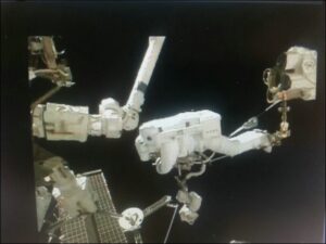 astronauta sullo spazio