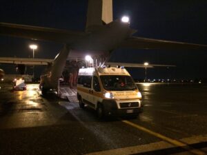 DUPLICE TRASPORTO PER SALVARE DUE BIMBI - Aeronautica Militare