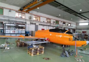 MILANO, STUDENTI DELL'ISTITUTO MAXWELL RESTAURANO IL VELIVOLO MB 326 - Aeronautica