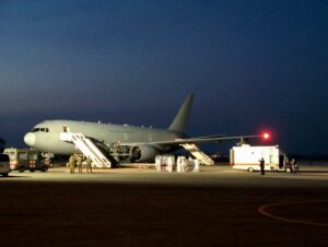 EBOLA: IN ITALIA CON IL KC767 IL MEDICO CONTAGIATO - Aeronautica Militare