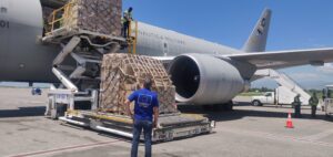 HAITI: VELIVOLO DELL'AERONAUTICA MILITARE TRASPORTA AIUTI UMANITARI ALLA POPOLAZIONE COLPITA DA TERREMOTO - Aeronautica Militare