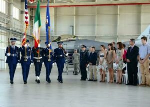 CAMBIO AL 31ST FIGHTER WING AD AVIANO - Aeronautica Militare - militari con bandiera