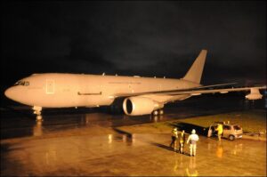 Il-Boeing-767A-del-14-Stormo-giunto-a-Brindisi