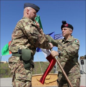 Il Brigadier Generale Luigi Chiapperini conferisce il comando al Col Efrem Moioli