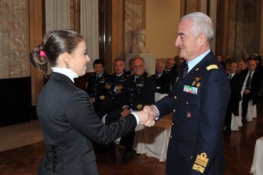 Il Capo Capo di Stato Maggiore dellA.M. premia la Dott.ssa Stefania Renzi