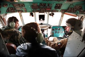 Il Col Cipriano durante addestramento con allievi afghani su elicottero MI17