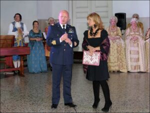 Il Col Felli nel corso del suo intervento a margine del ballo