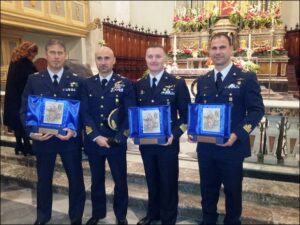 Il-Col-Sicuso-unitamente-al-personale-AM-premiato