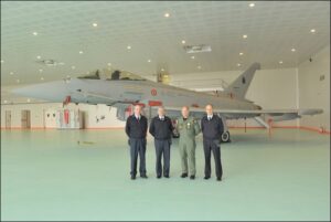 Il Col. Faggiano il Gen. Panaro il Col. Spuntoni e il Magg. Ciotoli nel nuovo hangar manutentivo