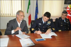 Il-Colonnello-Cavuoti-firma-il-protocollo