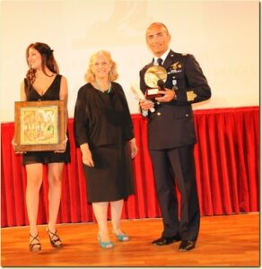 Il-Colonnello-Gabetta-riceve-Oscar-del-Mediterraneo-2011