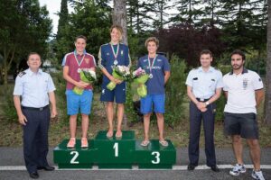 Il Colonnello Gresta Comandante del Centro Storiografico e Sportivo AM durante una premiazione