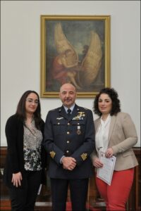 Il-Colonnello-Santoro-con-le-premiate