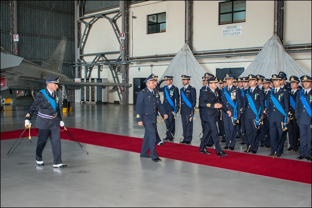 Il Comandante Logistico Gen Lodovisi passa in rassegna lo schieramento