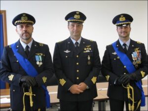 Il-Comandante-del-14-Stormo-insieme-ai-Comandanti-uscente-e-subentrante