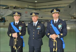 Il Comandante del 4 Stormo con i 2 Comandanti uscente e subentrante